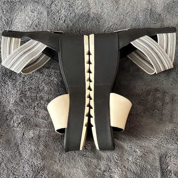 EUC Sorel Women's Black and White Cameron Flatform Sandals size 8.5 - Picture 4 of 10